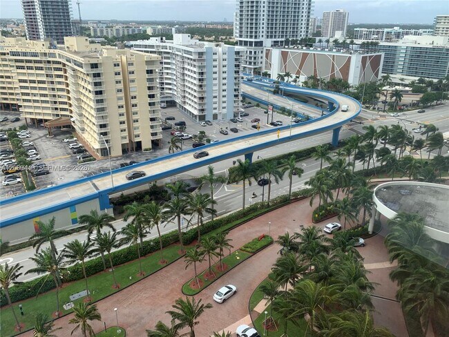 Building Photo - 1830 S Ocean Dr