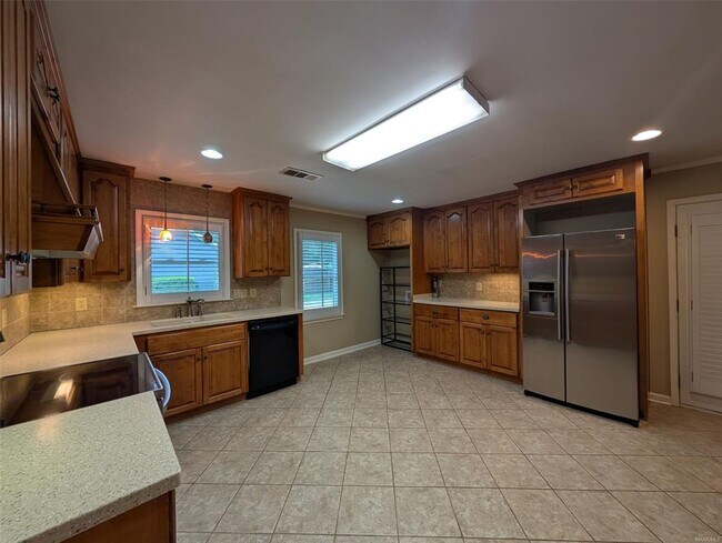 Building Photo - 111 Arrowhead Dr