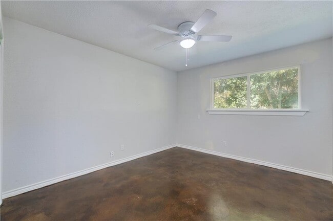 Building Photo - 5610 Oak Blvd