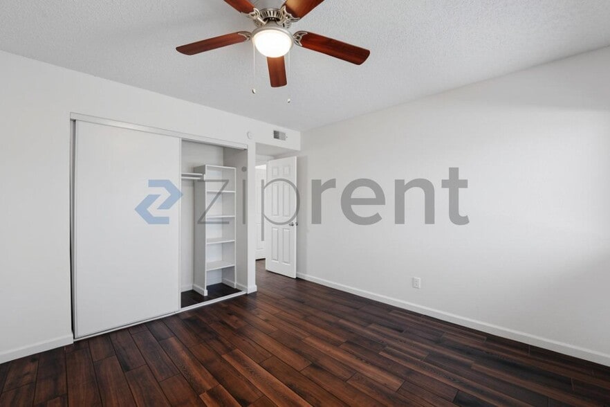 Building Photo - Unit 602