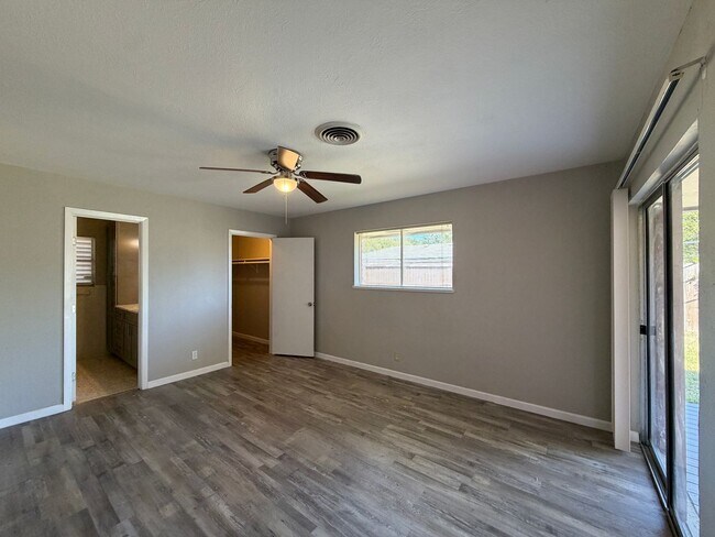 Building Photo - 749 Burkshire Dr