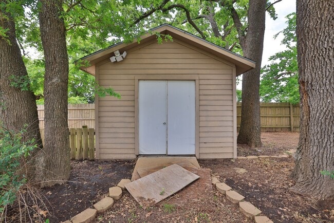 Building Photo - 105 Lawrence Marshall Dr