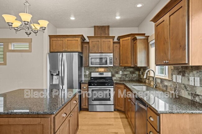 Building Photo - 909 N 31st St