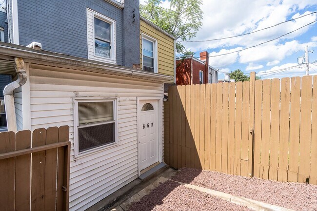 Building Photo - Updated 3BR Home – Walk to Lehigh & Downto...