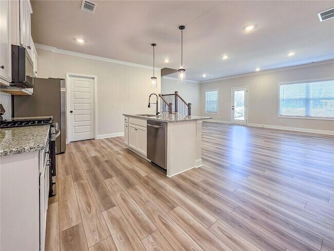 Building Photo - 3517 Iron Hearth Bnd