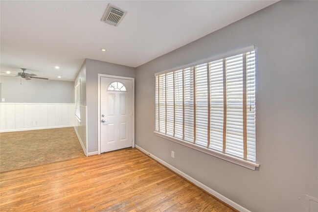 Building Photo - 2714 Southmore Ave