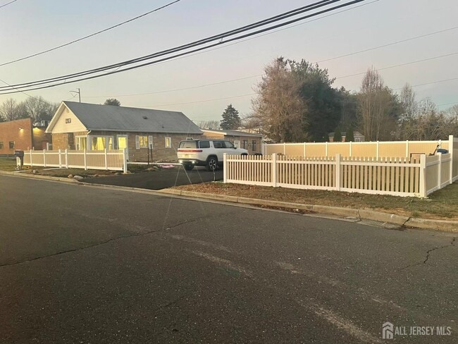 Building Photo - 1515 Thomas Ave