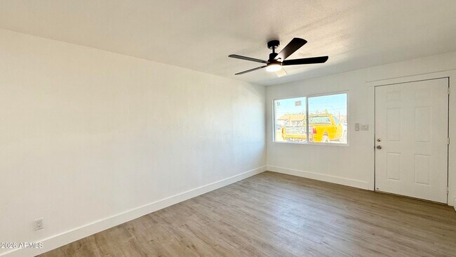 Building Photo - 2739 E Tamarisk Ave