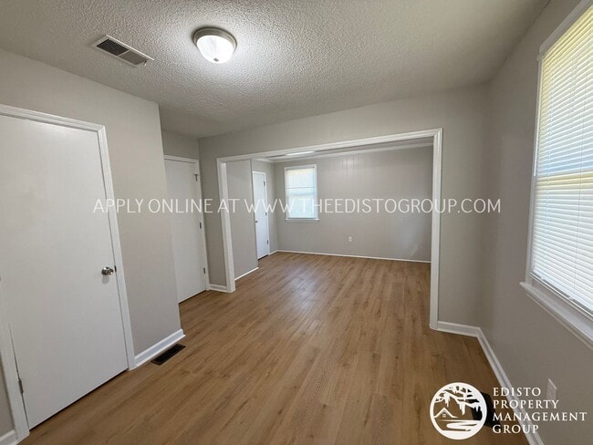 Building Photo - 3BR / 1.5BA Home in Quiet Orangeburg Neigh...