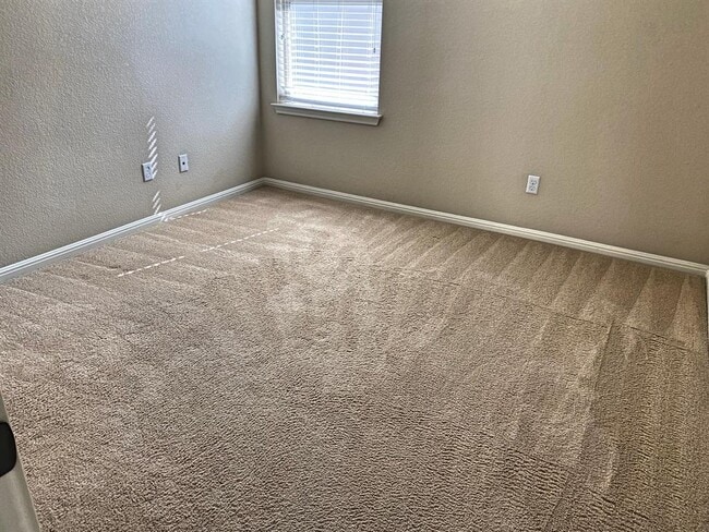 Building Photo - 12605 Charlies Ln