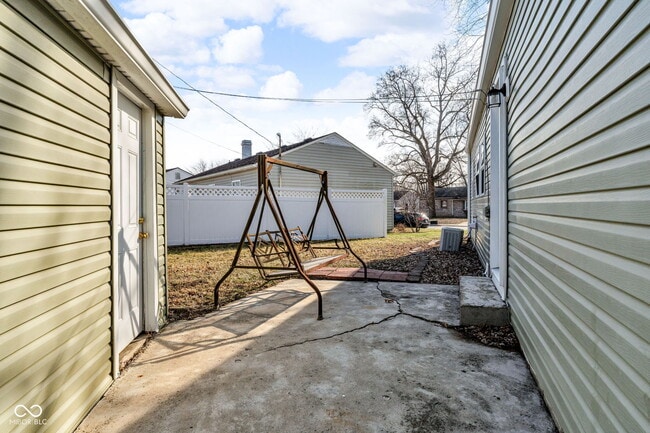 Building Photo - 420 Douglas Dr