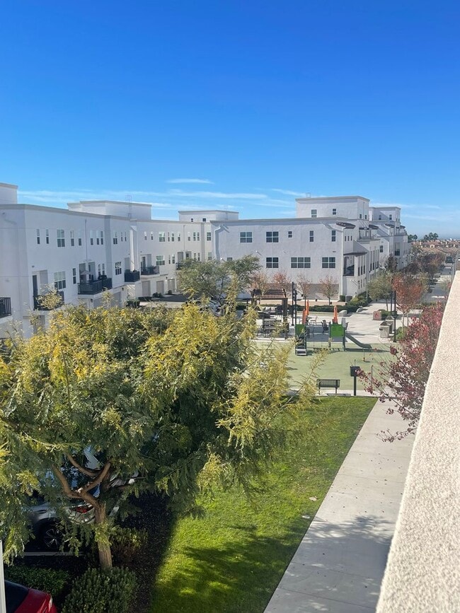 Building Photo - Upgraded & Spacious 4 Bedroom, 3.5 Bathroom Home