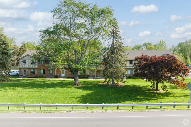 Building Photo - Tudor Gardens