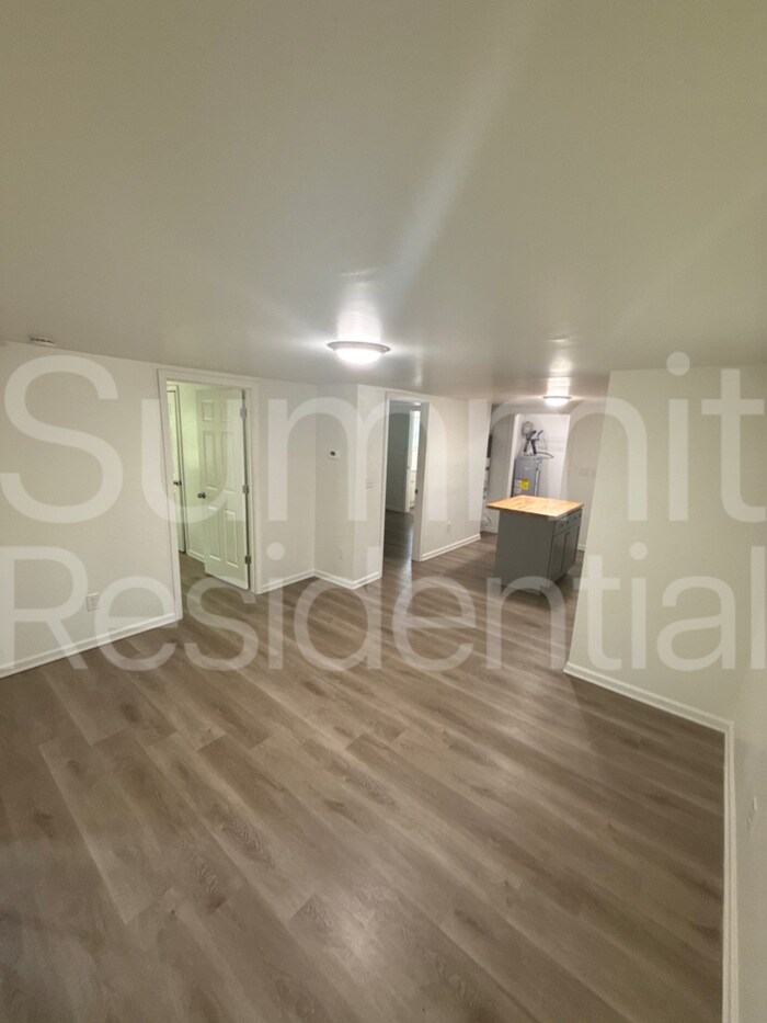 Building Photo - 604 Betty St