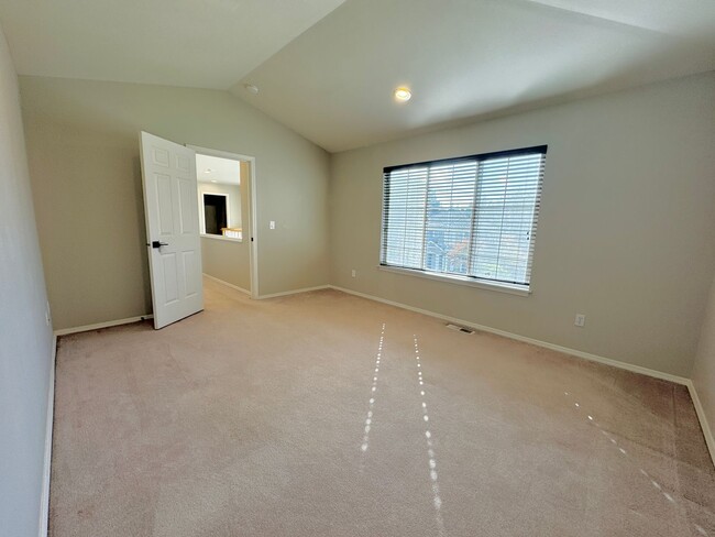 Building Photo - 3 Bd/2.5 Ba Newcastle Home