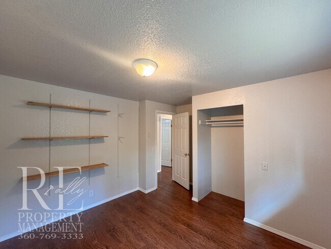 Building Photo - Freshly Painted East Bremerton Home with Expansive Decks & Flexible Living Space