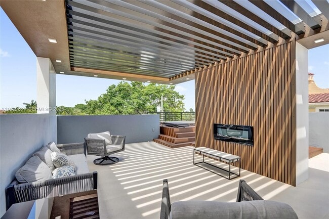 Building Photo - 1825 NE 26th Ave