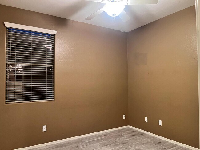 Building Photo - 3107 E Kingbird Pl