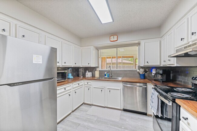 Building Photo - 11906 Blueridge Mountains Dr