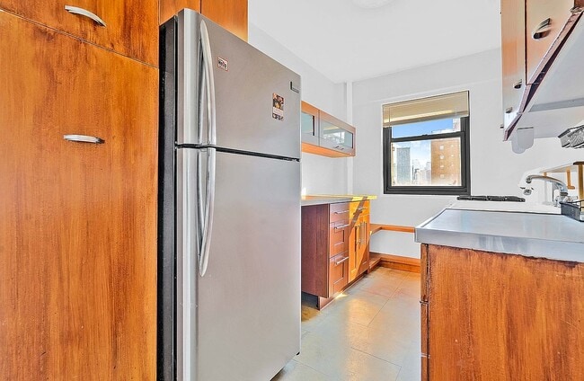 Building Photo - 21-80 33rd Rd Apt 9C-9C