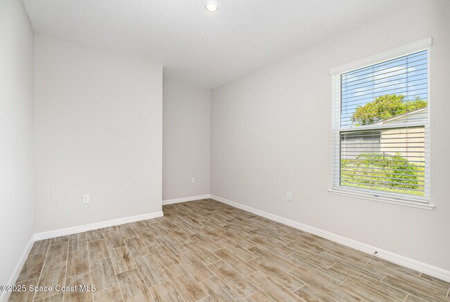 Building Photo - 6360 Lookout Dr