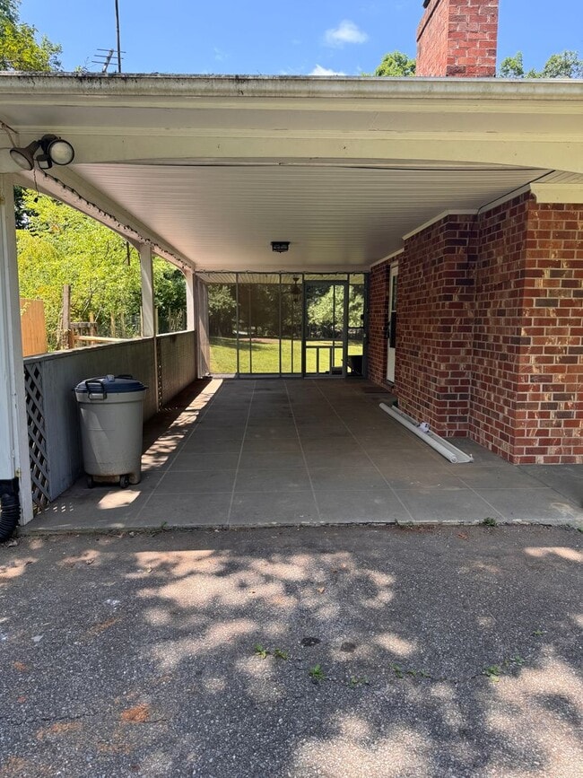 Building Photo - 3 Bedroom || 2.5 Bathroom Single Family Home