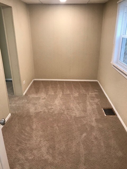 Building Photo - 122 Ruth St