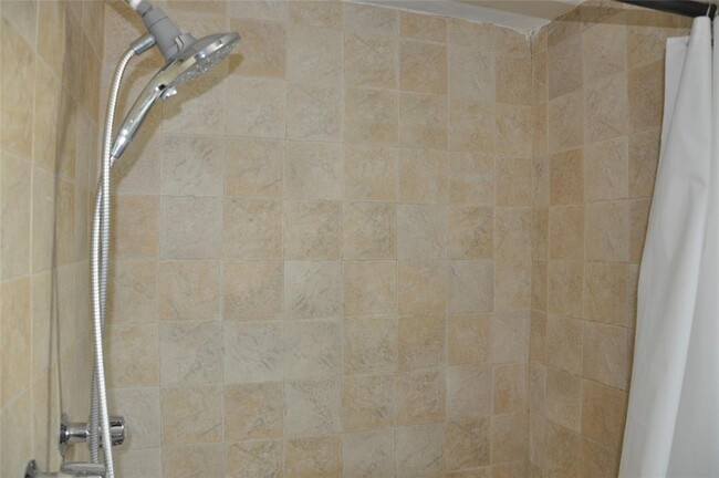 Building Photo - 4715 Glendower Dr