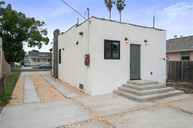 Building Photo - 745 W 106th St