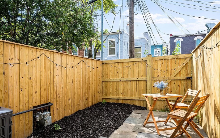 Building Photo - 424 Oakdale Pl NW