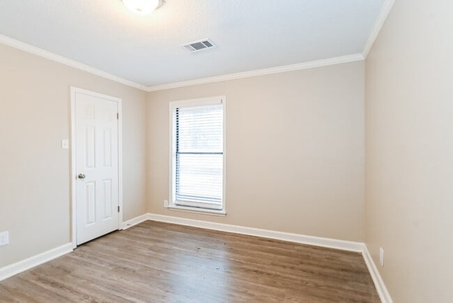 Building Photo - 5481 Raleigh Lagrange Rd