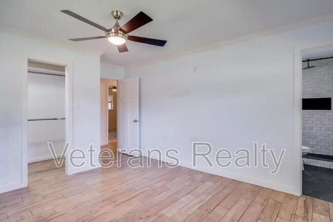 Building Photo - 621 S Forest Ave