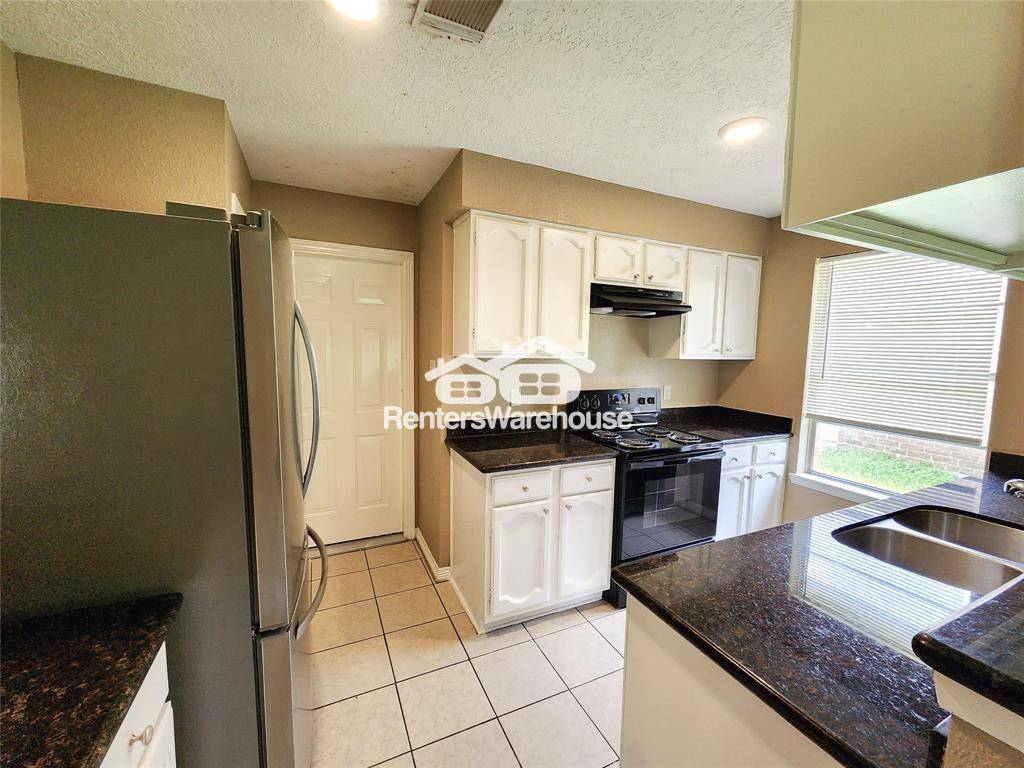 Building Photo - 1359 Tenderden Dr