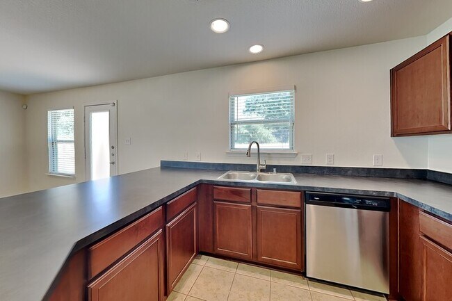 Building Photo - 14625 Briarcrest Dr