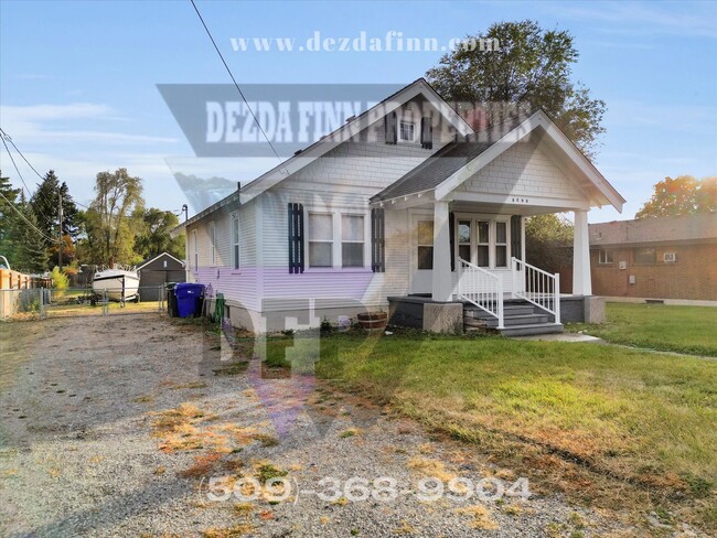 Building Photo - Delightful Bungalow near the Charming Town...