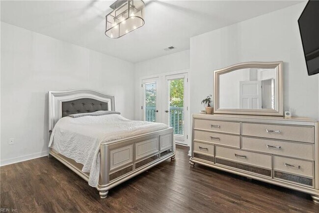 Building Photo - 7922 Shore Dr