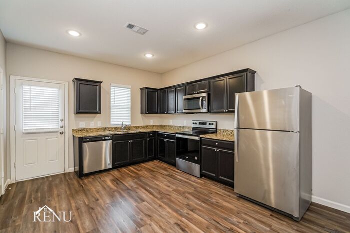 Building Photo - 6202 Old Bridge Way