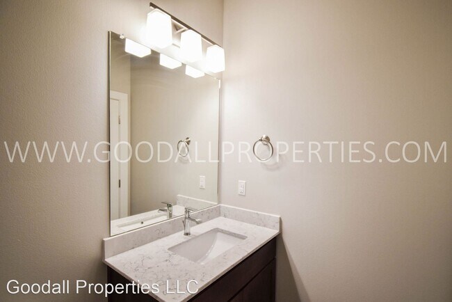 Building Photo - 3 br, 2.5 bath House - 312 N Warrior Lane