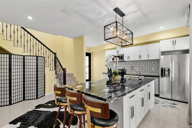 Building Photo - 17812 Parthenia St