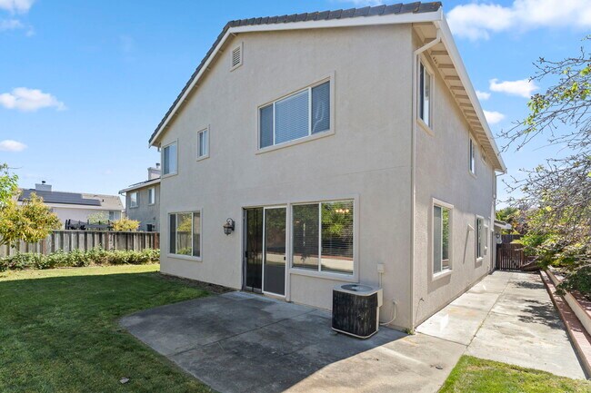 Building Photo - 5220 Peacock Hill Dr