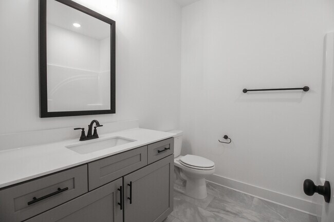 Building Photo - 2036 Warbler Dr