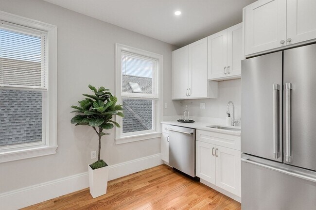 Building Photo - 38 Dorset St