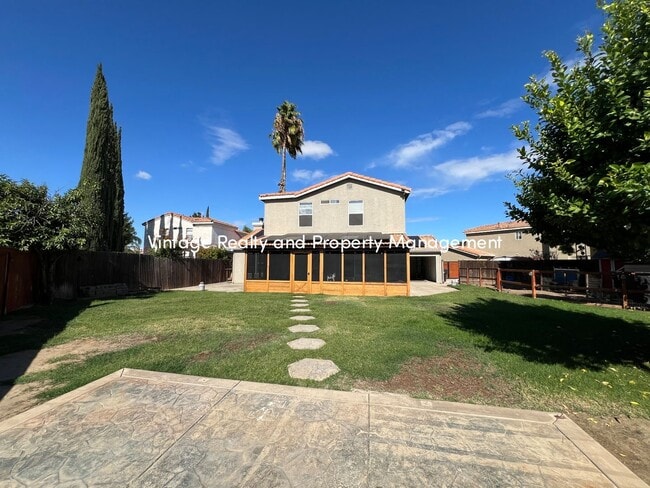 Building Photo - Ready To Go Top Of The Line 4 Bedroom Two Story Home!!!