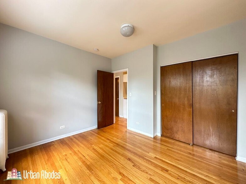 Building Photo - 4221 N Paulina St