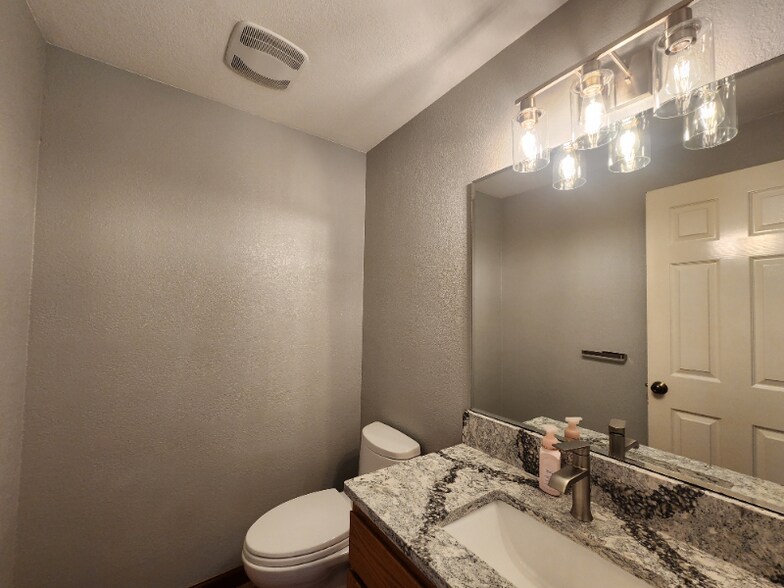 Building Photo - 20673 Marine View Dr SW