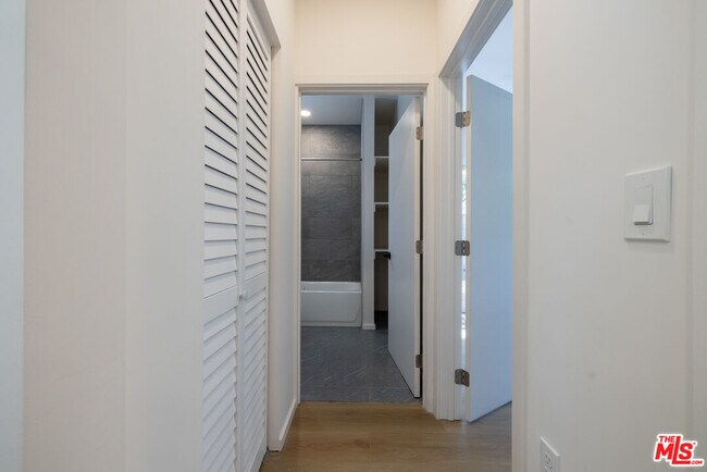 Building Photo - 5418 1/2 Smiley Dr