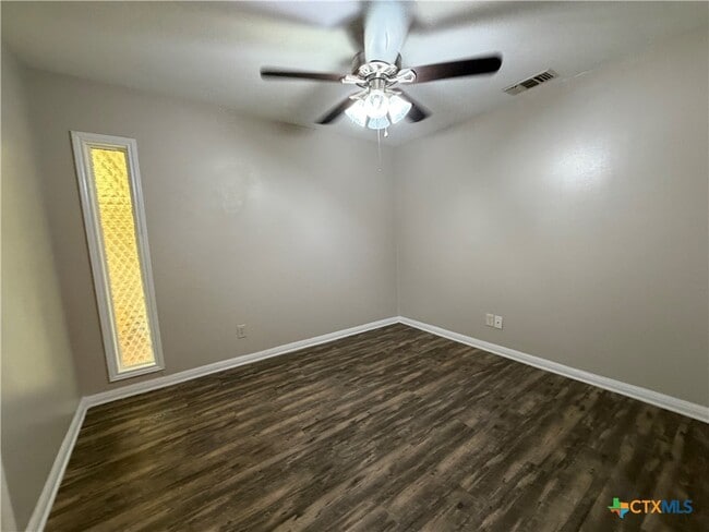 Building Photo - 111 Lancelot St