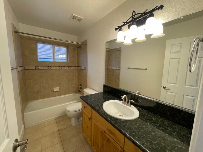 Building Photo - 3 Bedroom / 3 Bathroom in North Reno Near UNR