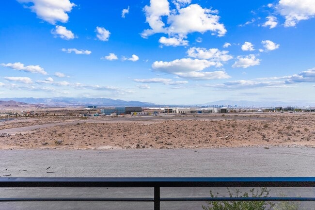 Building Photo - Beautiful 2 Story TownHome in Inspirada