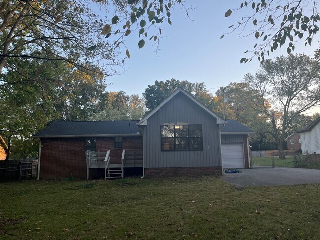 Building Photo - 665 Dutchmans Dr